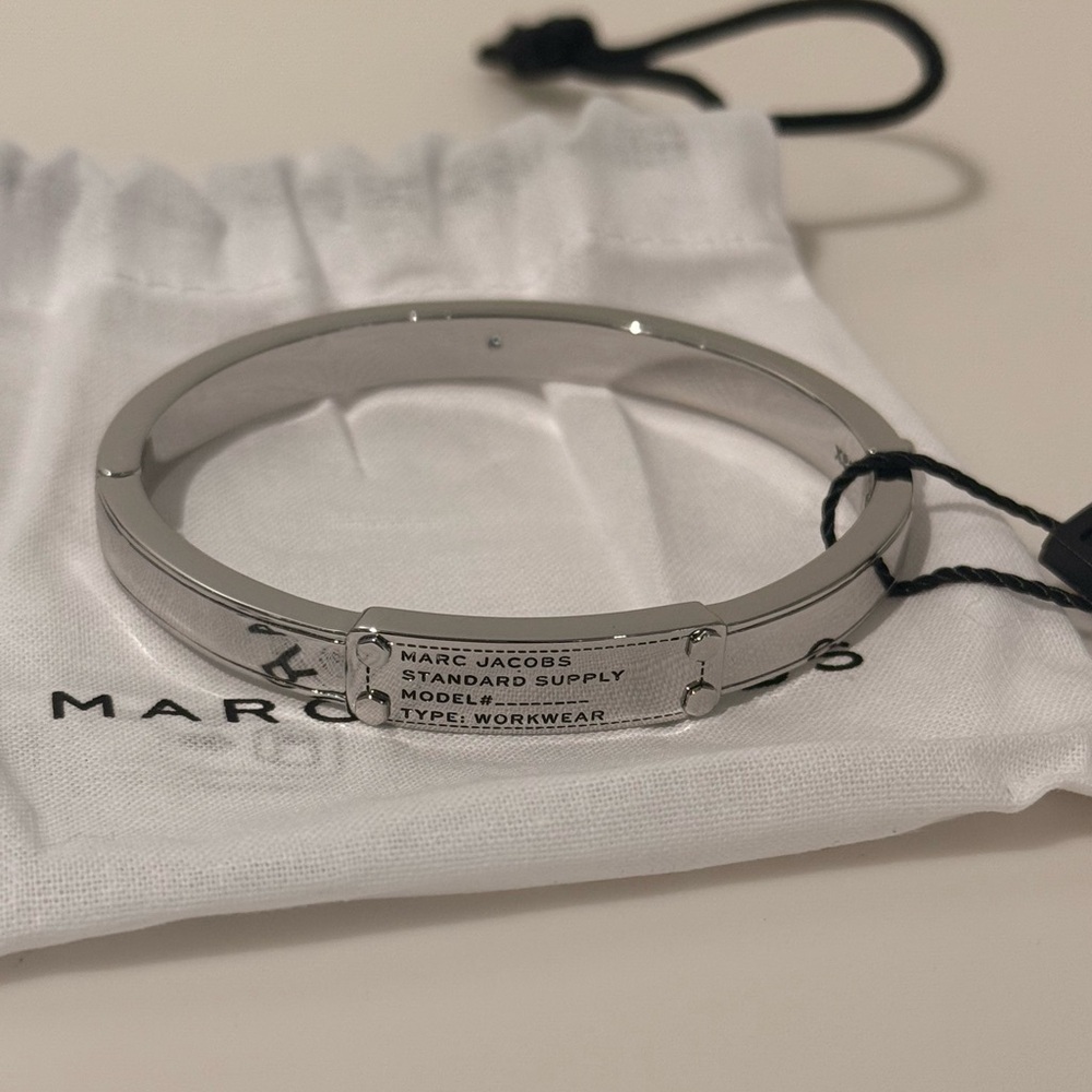 NWT Marc Jacobs silver bangle - M/L